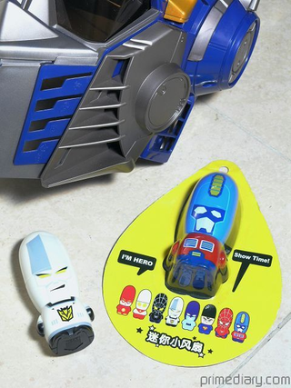 Illustration for article titled Transformers Hand Fans Make You Cooler, But Not With The Ladies